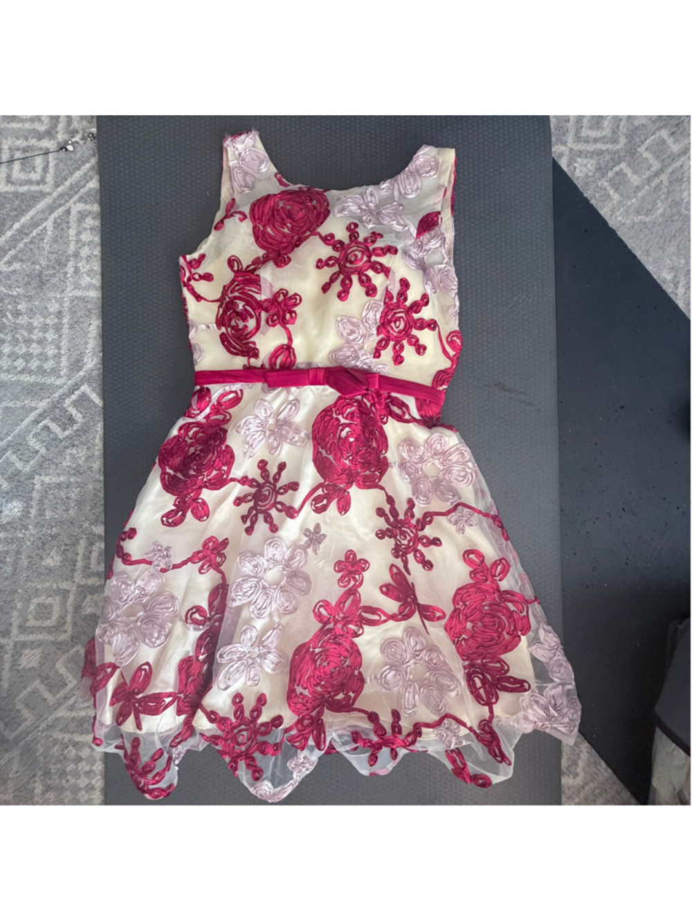 Metisu Elegant Cream & Red Floral Embroidery Dress (XS)